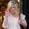 Tori Spelling avec son mari Dean McDermott chez Barney's, le 7 mai 2011. Los Angeles.