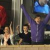 Romeo, Brooklyn et Cruz, la main sur le coeur, suivent l'hymne afin de soutenir leur papa David Beckham lors du match opposant les LA Galaxy au Portland Timbers  au Depot Center de Los Angeles le 23 avril 2011