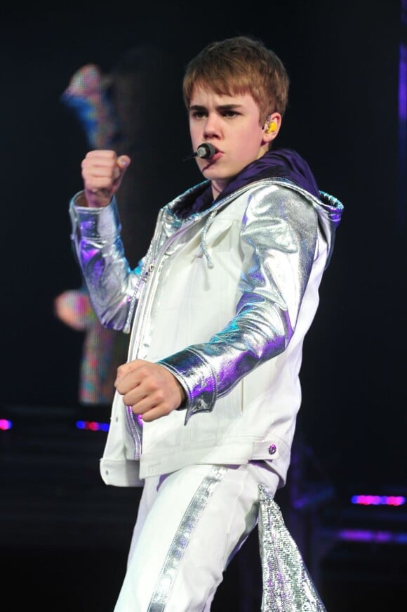 Justin Bieber se produit sur la scène de Bercy (Paris), le 29 mars 2011.