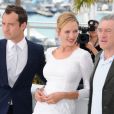 Jude Law, Uma Thurman et Robert de Niro (président), membres du jury du 64e festival de Cannes le 11 mai 2011