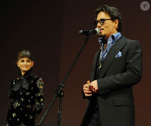 Penélope Cruz et Johnny Depp à l'occasion de l'avant-première mondiale de Pirates des Caraïbes - La Fontaine de Jouvence, à Moscou, le 11 mai 2011.