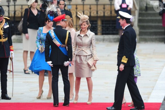 Beatrice et Eugenie d'York arrivent à Westminster... Sans leur mère Sarah Ferguson. Londres, 29 avril 2011