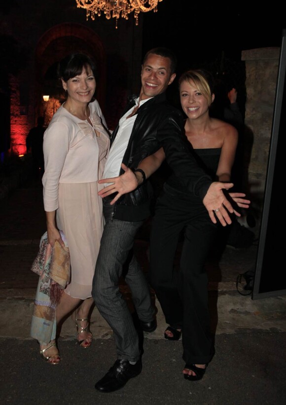 Cécilia Hornus, Ambroise Michel et Dounia Coesens en grande forme lors de la soirée Canal + organisée à Cannes, le vendredi 13 mai 2011.