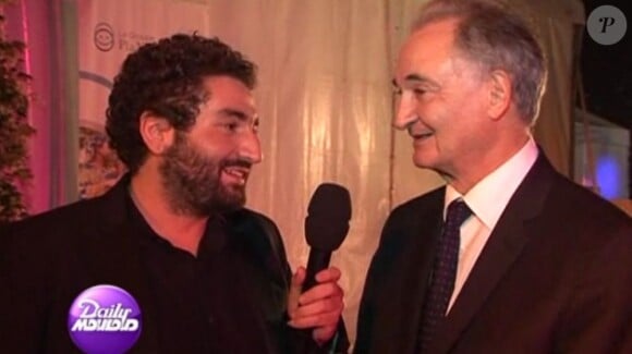 Images extraites du Daily Mouloud sur Canal+ le 14 mai 2011. Ici Mouloud Achour et Jacques Attali.