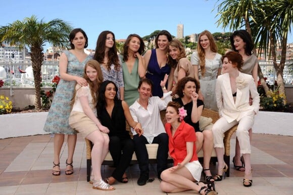 Toute l'équipe du film à l'occasion du photocall de L'Apollonide - souvenirs de la maison close, présenté dans le cadre du 64e Festival de Cannes, le 16 mai 2011.