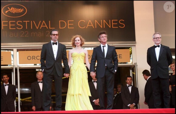 Brad Pitt, Jessica Chastain et Sean Penn à l'occasion de la présentation de The Tree of Life, au 64e Festival de Cannes, le 16 mai 2011.