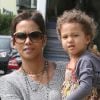 Halle Berry et sa petite fille Nahla de 3 ans se rendant au premier jour de maternelle de celle-ci. Le 16 mai 2011 à Beverly Hills.