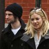 Sienna Miller et Tom Sturridge avant qu'ils ne tombent amoureux, à New York, le 11 octobre 2009.