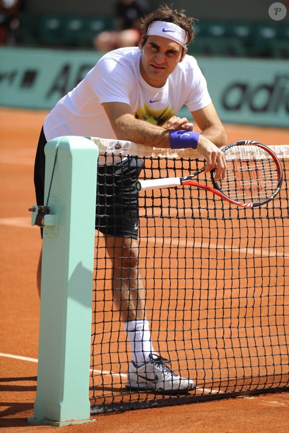 Le 17 mai 2011, Roger Federer à l'échauffement à la Porte d'Auteuil.