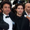 Tahar Rahim et Ismael Ferroukhi lors de la montée des marches du film La Piel que habito de Pedro Almodovar en compétition pour la palme d'or lors du 64e Festival de Cannes le jeudi 19 mai 2011