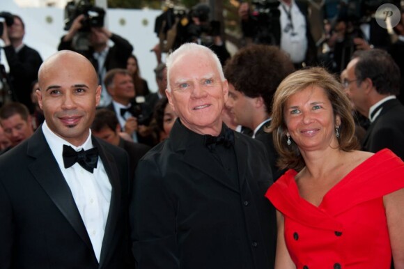 Malcom McDowell lors de la montée des marches du film La Piel que habito de Pedro Almodovar en compétition pour la palme d'or lors du 64e Festival de Cannes le jeudi 19 mai 2011