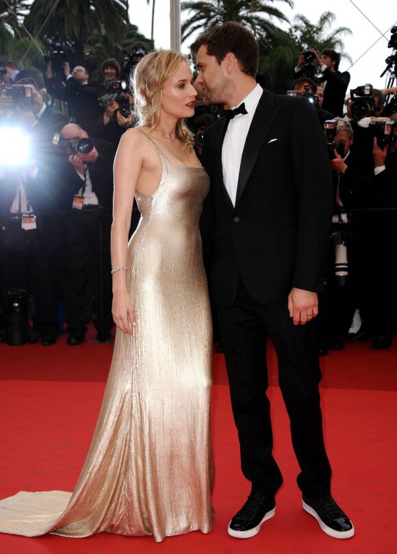 Durant la quinzaine du Festival de Cannes 2011, le glamour est au rendez-vous. Voyez la magnifique Diane Kruger et Joshua Jackson pour la première de Sleeping Beauty, le 12 mai 2011 à Cannes.