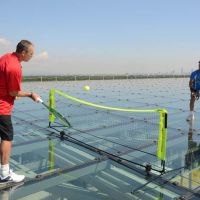 Pat Cash et Ivan Lendl : Les anciens se défient au mini-tennis en plein ciel !