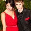 Justin Bieber et Selena Gomez à la soirée Vanity Fair, à Los Angeles, le 27 février 2011.