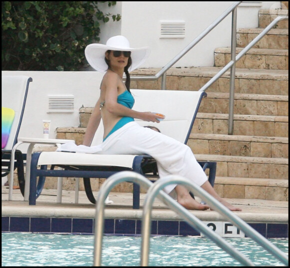 Plus aucun doute : Katie Holmes n'est pas enceinte ! Madame Cruise pourra continuer à consacrer tout son temps à Suri. Miami, le 16 mai 2011
