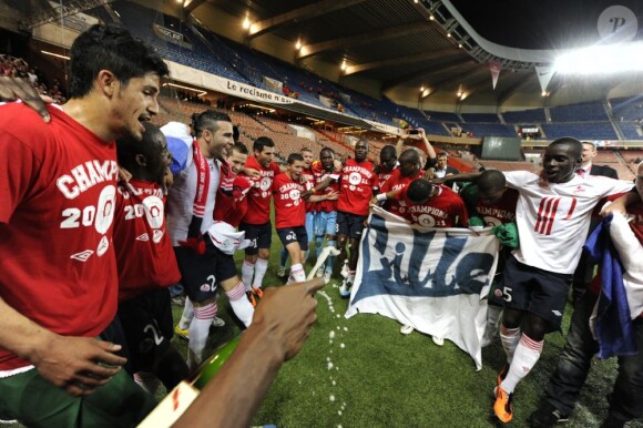 L'Equipe de Lille est sacrée championne de France 2010-2011, à l'issue match PSG-Lille, dans le cadre de la 37e journée de Ligue 1 au Parc des Princes (Paris), samedi 21 mai 2011.