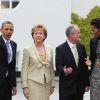 Barack et Michelle Obama accueillis à Dublin par la présidente Mary McAleese et son époux, le 23 mai 2011.