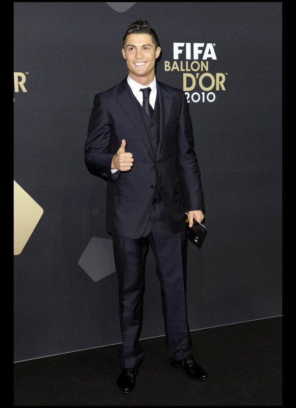 Cristiano Ronaldo assiste à la cérémonie de remise du Ballon d'Or 2010, en janvier 2011 à Zurich (Suisse).