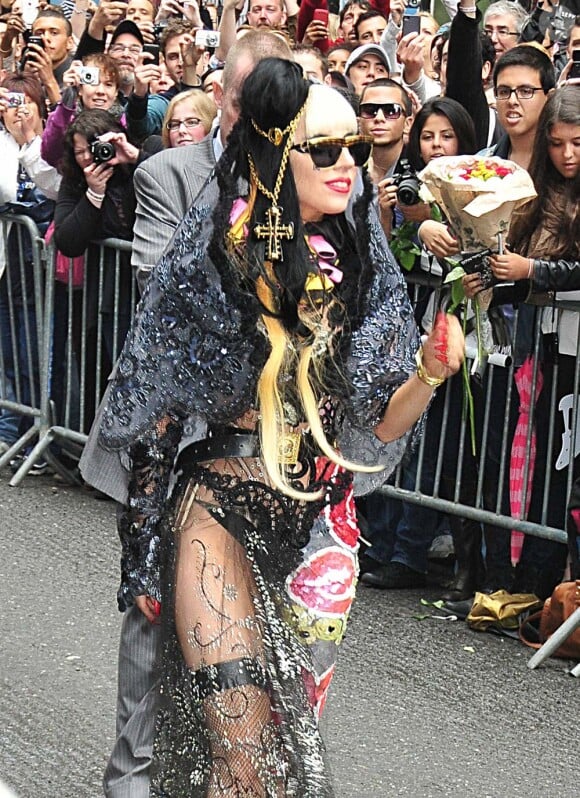 Lady Gaga, promotion de l'album Born This Way à la sortie de l'émission de David Letterman, à New York, le 23 mai 2011.