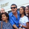 Antonio Banderas harcelé par ses fans féminines à Rio de Janeiro le 24 mai 2011.
