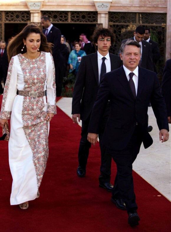 Rania de Jordanie, le roi Abdullah et le prince héritier, Hussein vont assister à la cérémonie qui célèbre les 65 ans d'indépendance. Amman, 25 mai 2011