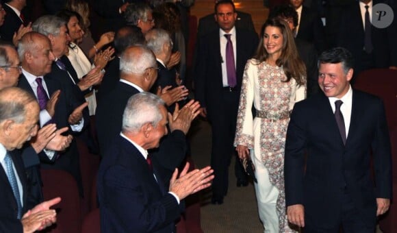 Le roi Abdullah II et son épouse la belle Rania sont applaudis à leur arrivée au palais. Amman, 25 mai 2011
