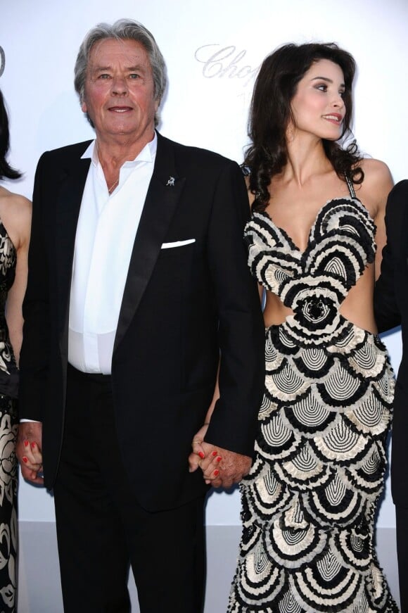 Alain Delon et Sofia Marikh au gala de l'amfAR en mai 2010 à Cannes