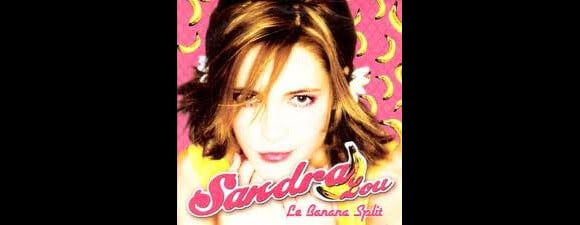 En 2004, Sandra Lou s'essaye à la chanson avec une reprise du tube de Lio, Le banana split.