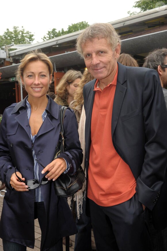 Comme chaque année, Framboise Holtz réunira une fine équipe de stars pour le Trophée des Personnalités Roland-Garros 2011, du 31 mai au 2 juin à la Porte d'Auteuil ! Anne-Sophie Lapix et PPDA y seront en lice !