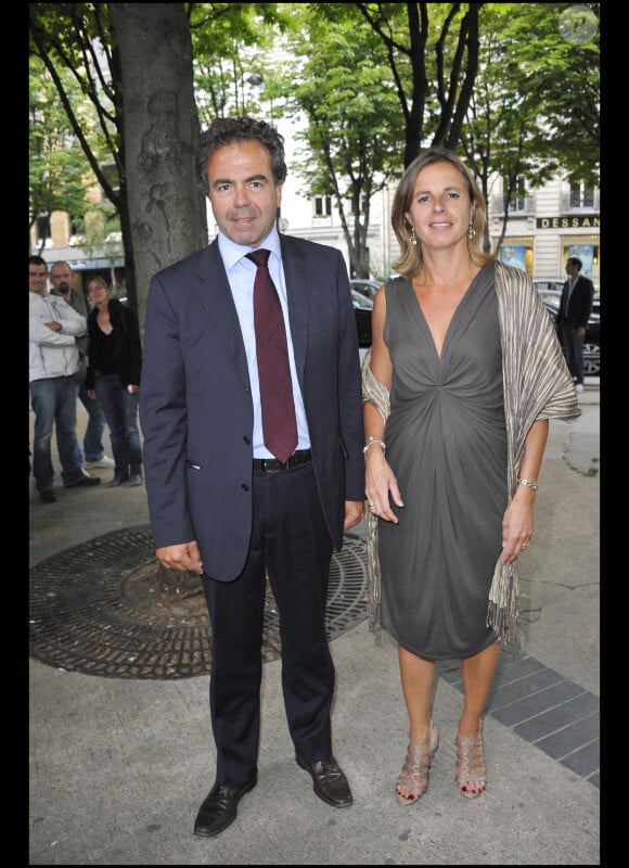 Luc Chatel et son épouse Astrid lors du 5e gala de la Fondation Culture et Diversité au Théâtre du Rond-Point le 30 mai 2011 à Paris