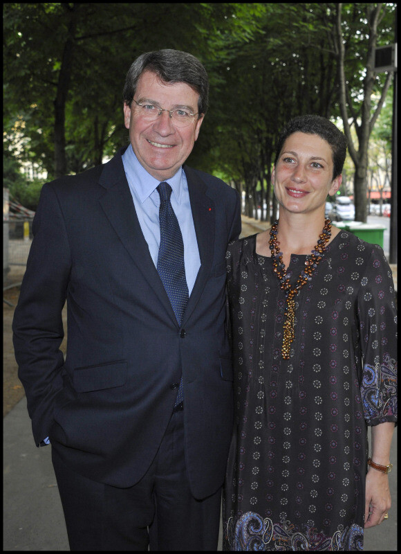Xavier Darcos et sa femme Laure lors du 5e gala de la Fondation Culture et Diversité au Théâtre du Rond-Point le 30 mai 2011 à Paris