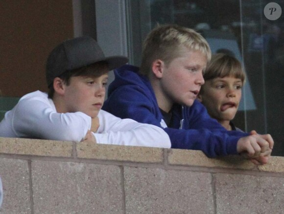 Brooklyn, 12 ans, Roméo, 8 ans, et Cruz, 6 ans assistent au match de  leur père David Beckham avec les Galaxy contre D.C. United, à Los  Angeles, le 3 juin 2011.