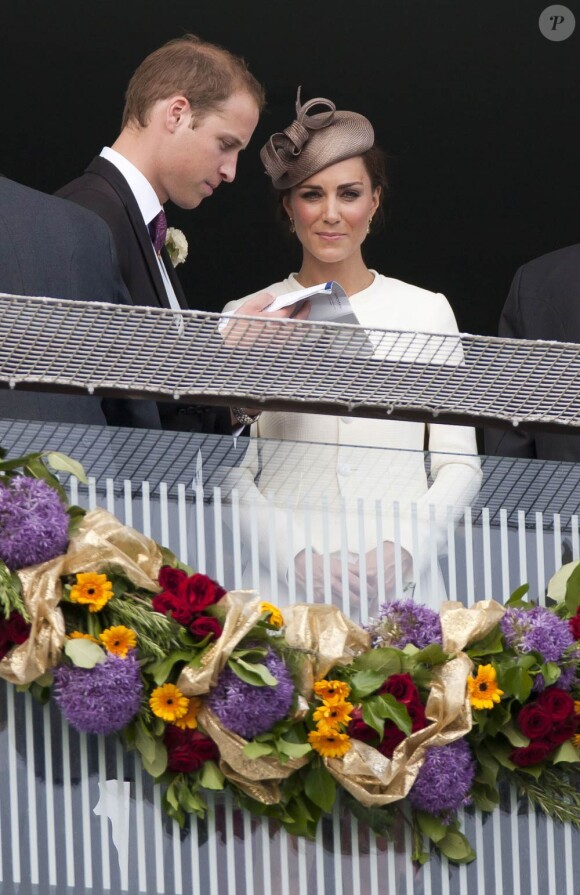 Le prince William et sa femme Catherine, duchesse de Cambridge (photo : au derby d'Epsom, le 4 juin 2011), emménageront temporairement au palais de Kensington lors du second semestre 2011.
