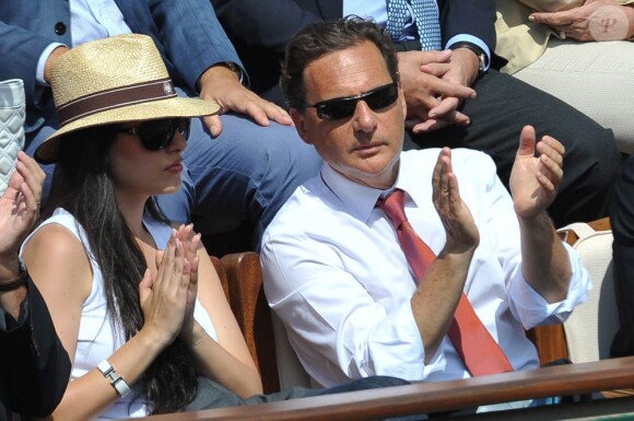Eric et Yasmine Besson, mariés depuis le 12 septembre 2010, sont apparus sans complexe dans les gradins du central Philippe-Chatrier pour la finale de Roland-Garros 2011 opposant Nadal et Federer.