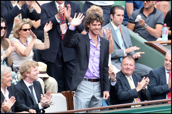 Le 5 juin 2011, Gustavo Kuerten, chouchou du public français et triple vainqueur de Roland-Garros, recevait l'ovation du Philippe-Chatrier, lors de la finale 2011 opposant Nadal et Federer.