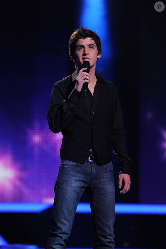 Florian Giustiniani, le pizzaïolo-crooner du programme, n'a pas réchappé au live de X Factor du 7 juin 2011 : ses reprises de J'te l'dis quand même et Fever, dans une mise en scène hot, n'ont pas suffisamment séduit...