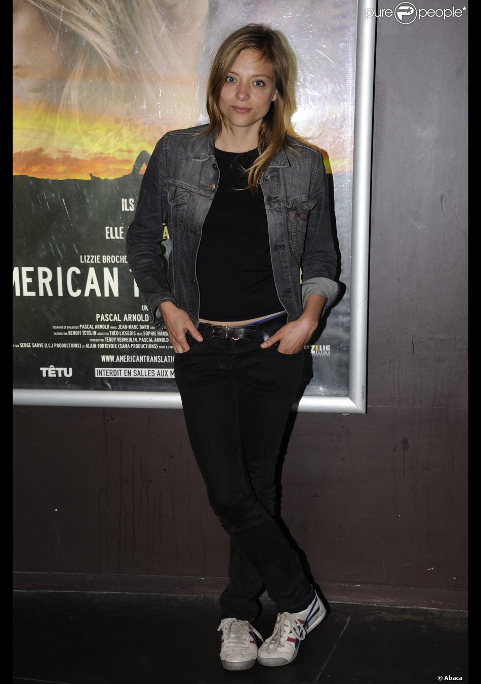 Lizzie Brochere Lors De L Avant Premiere Du Film American Translation Le 7 Juin 2011 Purepeople
