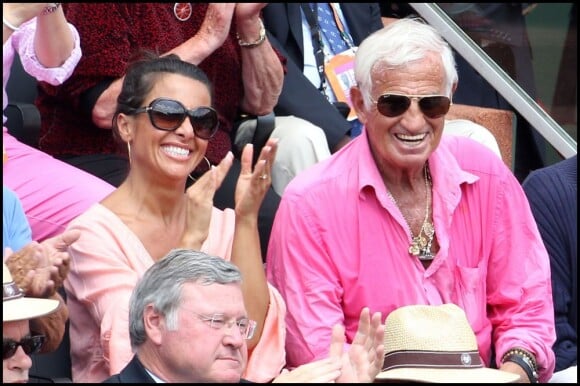 Jean-Paul Belmondo et Barbara Gandolfi lors de la finale hommes du tournoi de Roland-Garros, en juin 2011.