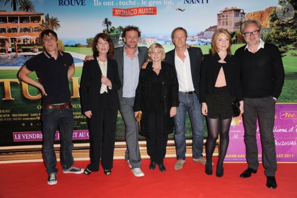 L'équipe du film Les Tuche le 9 juin 2011 au Cinéma Marignan, sur les Champs Elysées, à Paris, pour l'avant-première du film