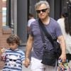 Harvey Keitel et son jeune fils Roman dans New York le 9 juin 2011