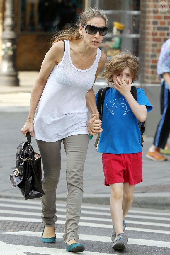 Sarah Jessica Parker amène son fils James à l'école à NEw York le 10 juin 2011