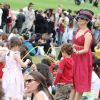 En marge de la course hippique du Prix de Diane, un véritable concours de chapeaux s'est organisé ! Ces mesdames ont rivalisé d'originalité le 12 juin 2011 à l'hippodrome de Chantilly.