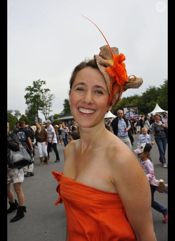 Alexia Laroche-Joubert a brillé d'élégance lors de la célèbre course hippique du Prix de Diane, le 12 juin 2011 à l'hippodrome de Chantilly