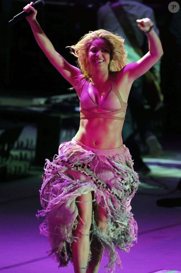 Shakira est actuellement en pleine tournée intitulée The Sun Comes Out World Out. La chanteuse sera à Paris les 13 et 14 juina avant de s'envoler en Amérique Latine pour reprendre une série de concerts mi-juillet. Uruguay, 6 mars 2011