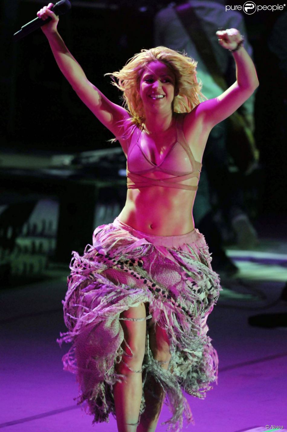 Shakira est actuellement en pleine tournée intitulée The Sun Comes Out World Out. La chanteuse sera à Paris les 13 et 14 juina avant de s&#039;envoler en Amérique Latine pour reprendre une série de concerts mi-juillet. Uruguay, 6 mars 2011 