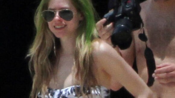 Avril Lavigne : En bikini sur la plage, avec l'ex de Katy Perry