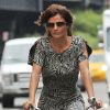Helena Christensen dans les rues de New York ne se sépare jamais de son vélo.