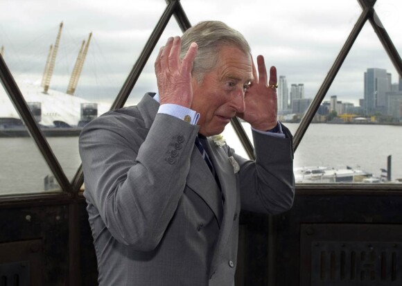 Le prince Charles visitait le 15 juin 2011 un centre dédié à l'artisanat, à Londres, tandis que sa mère la reine était au rassemblement d'Ascot.