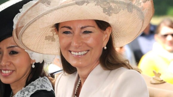 Ascot 2011 : Carole Middleton, la mère de Kate et Pippa, retrouve Elizabeth II