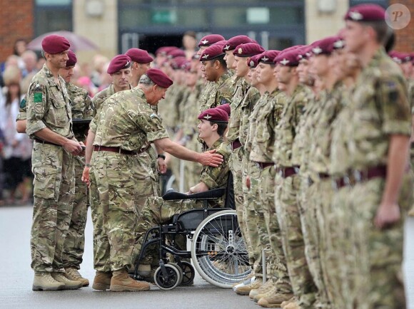 Le 16 juin 2011, le prince Charles manquait encore Ascot, appelé par le devoir. Il était chargé, en tant que colonel du régiment de parachutistes de Colchester, de remettre des médailles de campagne.